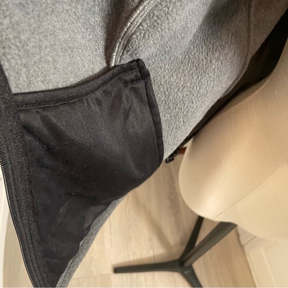 Woman’s Top - Picture 5 of 7